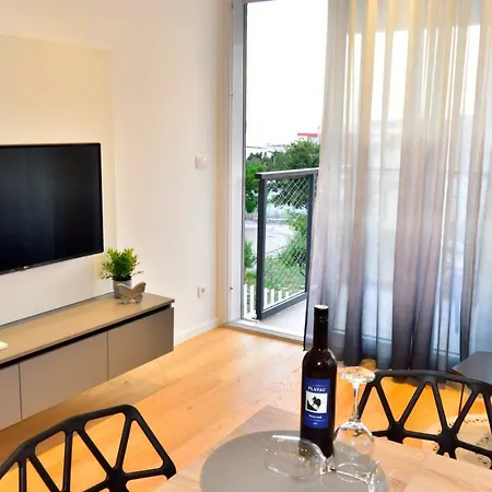 Mm Apartment Split